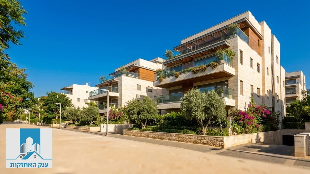 בניין מגורים מודרני המתוחזק על ידי חברת ניהול מבנים